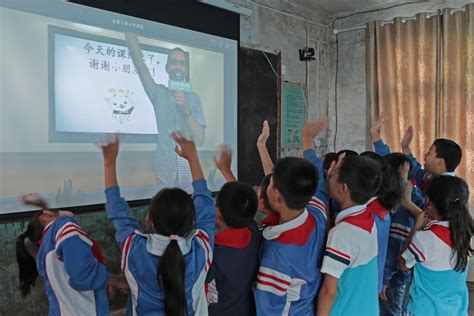 上课“看电视”，讨论发弹幕，有趣！上海中小学在线教育首节试播课今开播
