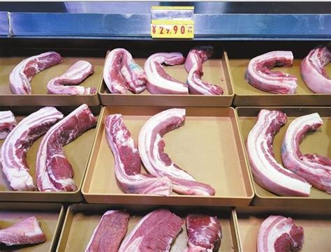 生猪价格猛跌 猪肉大幅降价 五花肉每公斤跌破30元 _云南看点_社会频道_云南网