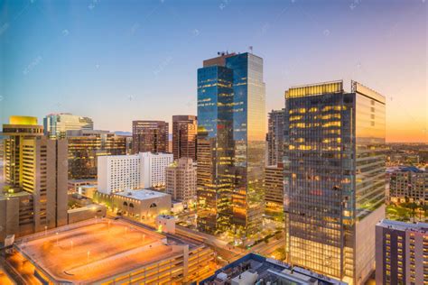 城市晚上美国日落时凤凰亚利桑那市中心最景色塔高清图片下载-正版图片307871205-摄图网