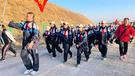 英雄之光丨宁夏固原：54公里 往返16个小时!学生徒步祭英烈用脚步丈量青春-名城苏州新闻中心