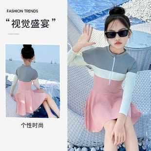 温柔可爱泳衣女生头像