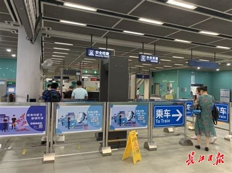 方便了！汉口北地铁站与客运中心无缝衔接__凤凰网