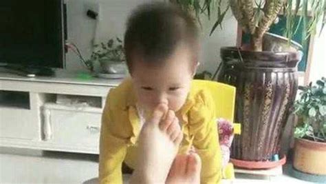 男生的脚丫子图片