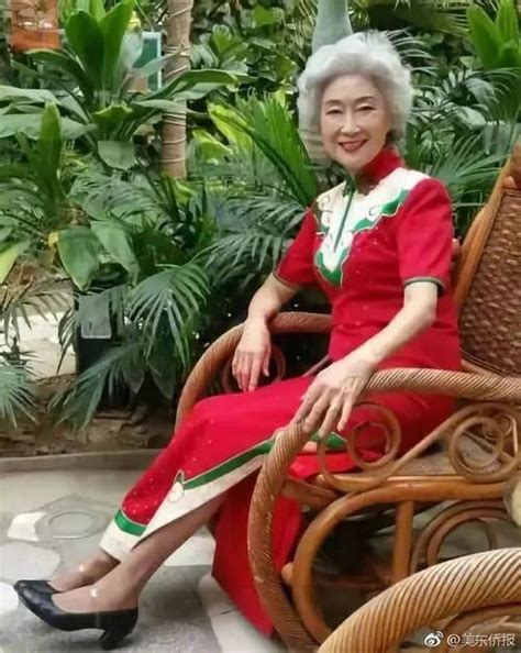 70岁中国旗袍奶奶，夺得选美冠军，惊艳纽约时装周！ - 倾城网
