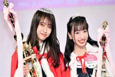 自信微笑的日本女高中生图片免费下载_红动网