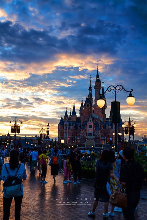 上海迪士尼乐园攻略玩法大全_奇幻童话城堡_梦幻世界_上海迪士尼乐园旅游