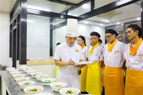 陕西厨师学校有哪些,西安新东方烹饪学校学费表_学厨师_陕西新东方烹饪学校