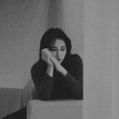 温柔头像黑伤感女生