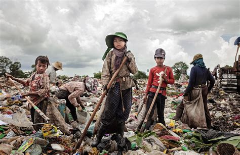 柬埔寨垃圾场童工悲惨生活成游客猎奇景点_海南频道_凤凰网