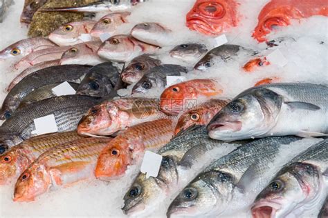 供在鱼市场出售的新鲜产品高清图片下载-正版图片306883950-摄图网