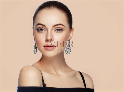 化妆模特肖像图片-化妆美女模特的正面肖像素材-高清图片-摄影照片-寻图免费打包下载