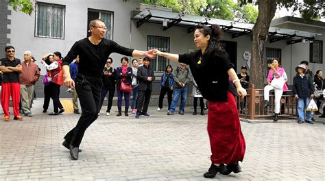 北京吉特巴《情路弯弯》旋律动感，舞步简单易学，好听好看_凤凰网视频_凤凰网