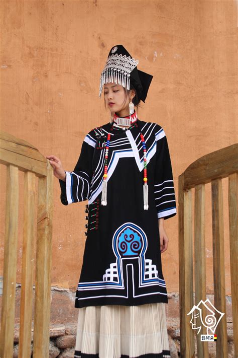 彝族舞蹈服装女百褶裙苗族羌族土家族演出服云南少数民族表演服饰-阿里巴巴