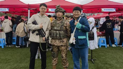 国防教育与军事爱好者协会参加2023年社团文化季开幕式-重庆大学党委学生工作部
