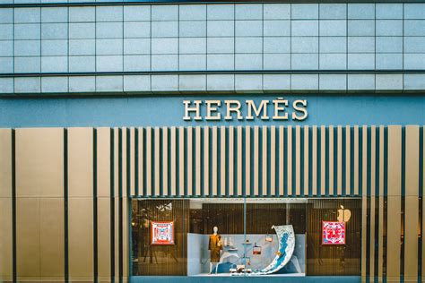 最新 Hermès 2022秋冬橱窗设计