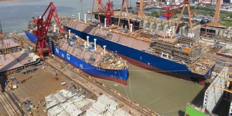 造船业皇冠上的“三颗明珠”同时在建！中国船舶集团旗下上海骨干船企掀起生产新高潮_手机新浪网