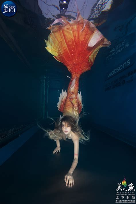 性感金发美人鱼水下舞蹈表演 视频素材,创意视觉视频素材下载,高清1920X1080视频素材下载,凌点视频素材网,编号:194773