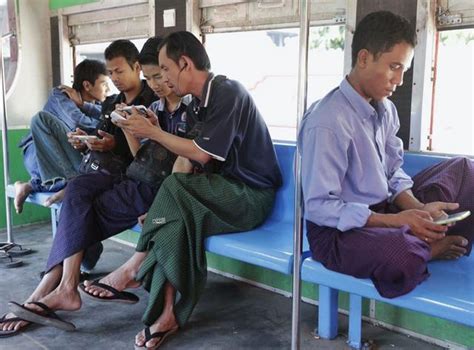 缅甸难民涌入中缅边境 中国已收容安置近3000人_手机新浪网