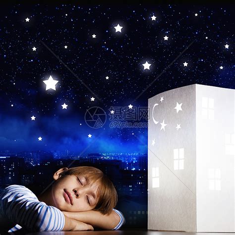 晚上梦可爱的小男孩睡觉,梦见家高清图片下载-正版图片300507804-摄图网