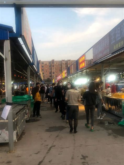 郑州恢复堂食首个周末，消费者深夜赶来吃海底捞-大河新闻