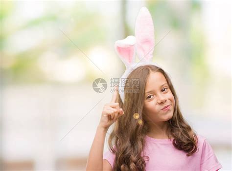 穿着东兔耳朵的布朗特斯帕密女郎高清图片下载-正版图片505421896-摄图网