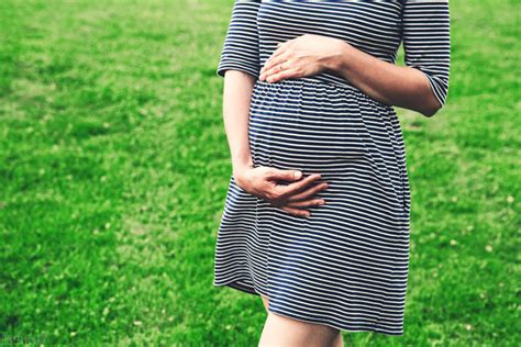 如何比姨妈更早知道怀孕，女人怀孕这三个信号比停经出现的更早 - 医孕帮