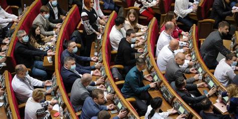 外媒：乌克兰议会批准2023年预算草案 赤字创下纪录_手机新浪网