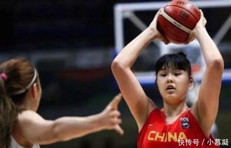 中国女篮李月汝：19岁高妹超2米,打爆日本内线