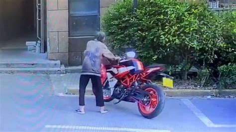 历时十个月结案：“老人故意推倒摩托车案”被强制执行_凤凰网视频_凤凰网