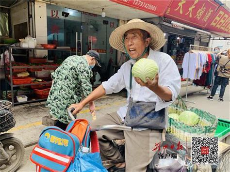 新春走基层｜ 探访重庆“背篓专线”：卖菜老人与城市的“双向奔赴”-新华网重庆频道