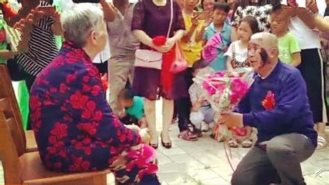 新疆71岁老汉娶114岁新娘 猛烈追求终于如愿-新闻中心-南海网