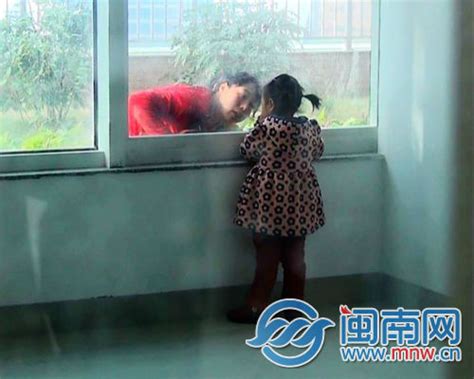泉州一2岁女童不慎将自己反锁屋内 消防强拆解救-闽南网