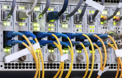 维护性：综合布线系统的设计和安装严格按照标准进行，可以减少网络故障和维护成本。