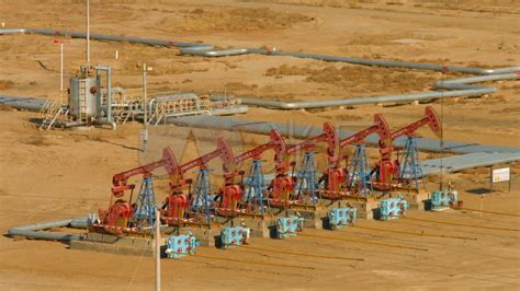 新疆石油开采,工业生产,各行各业,摄影素材,汇图网www.huitu.com