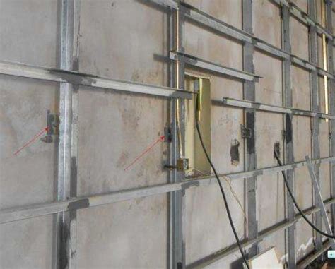 一种墙面干挂石材单龙骨背栓系统错位安装连接件的制作方法