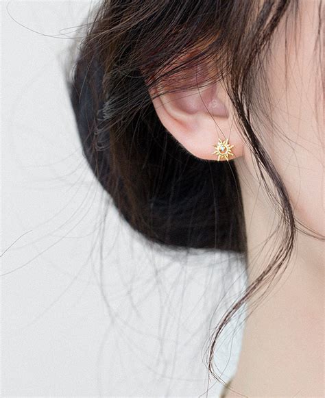 气质时尚太阳花耳钉女气质韩国个性镶蓝钻耳饰品养耳不用摘的耳环-阿里巴巴