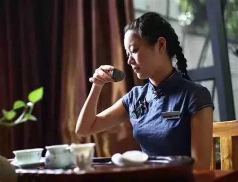 中国传统的敬茶礼仪知多少？|普洱茶百科 - 中吉号官网