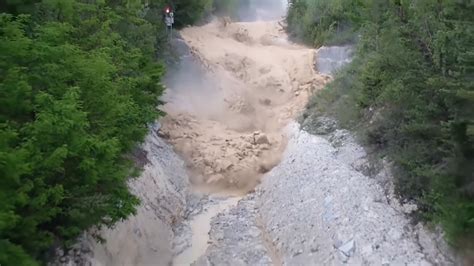 自然灾难：洪水爆发视频
