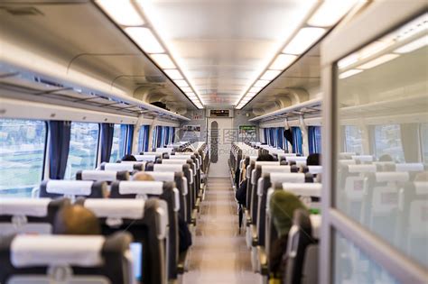 高铁车厢乘客高清图片下载-正版图片501109503-摄图网