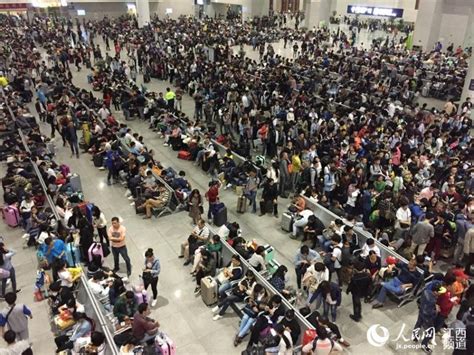 中国最“挤人”的地铁线，一天250万人山人海，网友：呼吸都是错|上班族|地铁|地铁线_新浪新闻