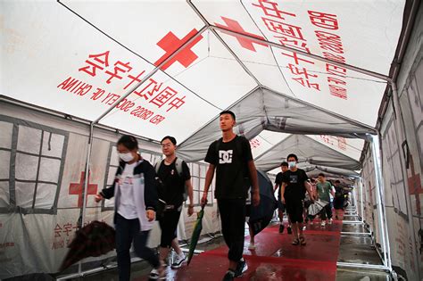 【中国红十字报】红十字帐篷走廊为考生铺就梦想之路 - 湖北省红十字会官网
