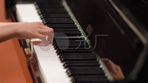 儿童弹钢琴_3840X2160_高清视频素材下载(编号:7051524)_实拍视频_光厂(VJ师网) www.vjshi.com