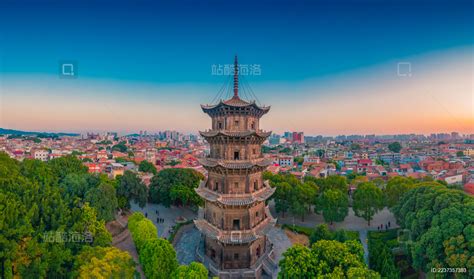 鸟瞰旧城西街的钟楼，中国泉州著名的旅游目的地—高清视频下载、购买_视觉中国视频素材中心
