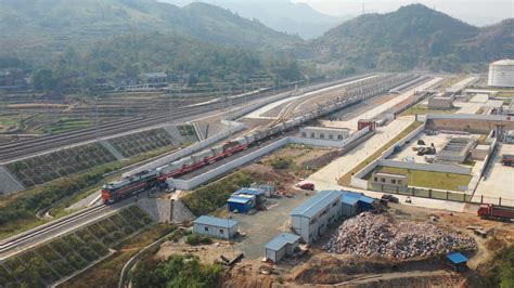 怀化国际陆港洪江市石化物流园开通运营 铁路运输到达量每年约为100万吨 - 热点资讯 - 新湖南