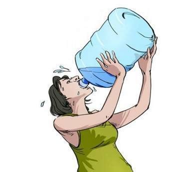 表示特别渴的图片,渴了想喝水的图片,喝水的图片_大山谷图库