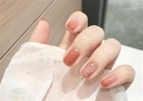 甜美女生头像加美甲图片