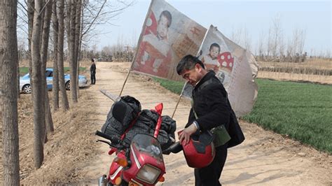 电影《失孤》原型郭刚堂：报废10辆摩托车，行程50万公里，用24年找到儿子_中华网