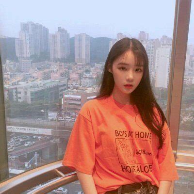 温柔的橘色头像女生