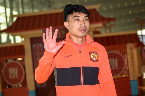 郑智打破卢琳垄断当选广州足球先生 直言会更加努力训练_PP视频体育频道