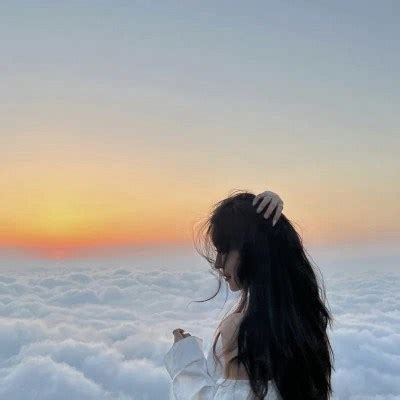 女生温柔ins头像背影